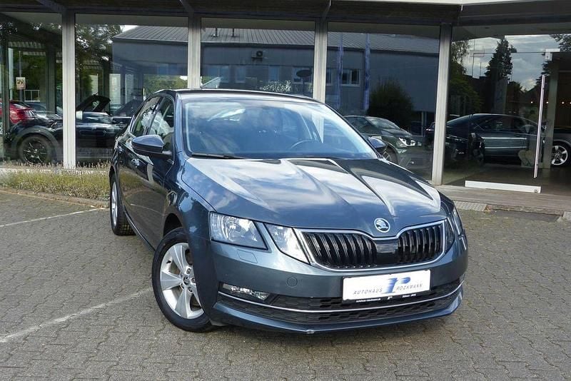 Quarzgrau metallic Gebraucht 2019 Skoda Octavia Style Limousine | 17.970 € (Fairer Preis) - Bild 1/4