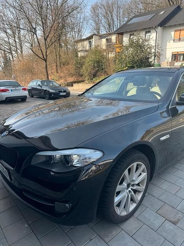 Gebraucht BMW 528 258 PS (189 kW) 2011 Schwarz Kombi