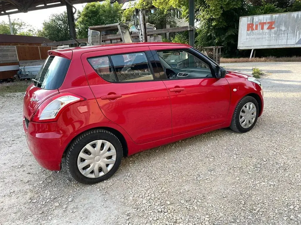 Gebraucht Suzuki Swift 94 PS (69 kW) 2012 Rot Kleinwagen