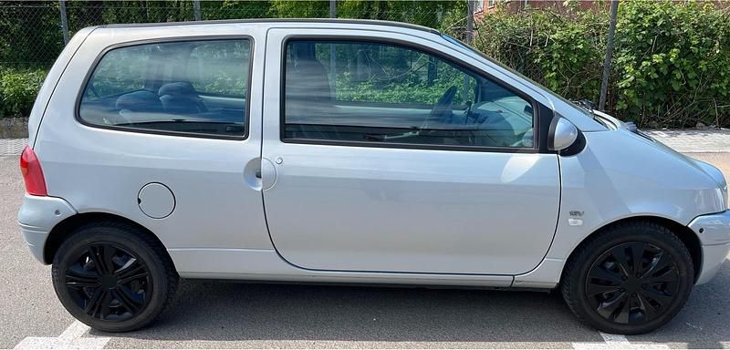 Second-hand Renault Twingo 75 CP (55 kW) 2003 Argintiu Hatchback