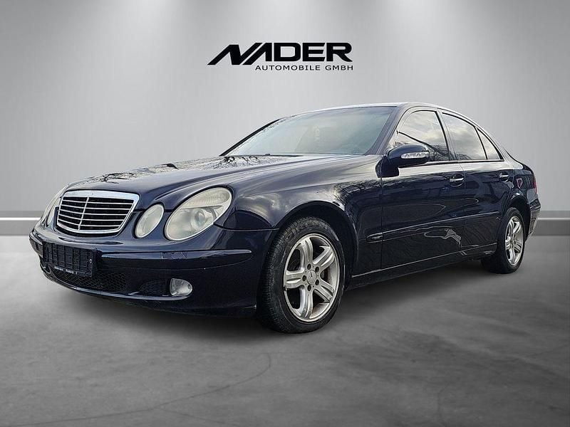 Blau Gebraucht 2004 Mercedes E220 Limousine | 1.990 € (Superpreis) - Bild 1/4