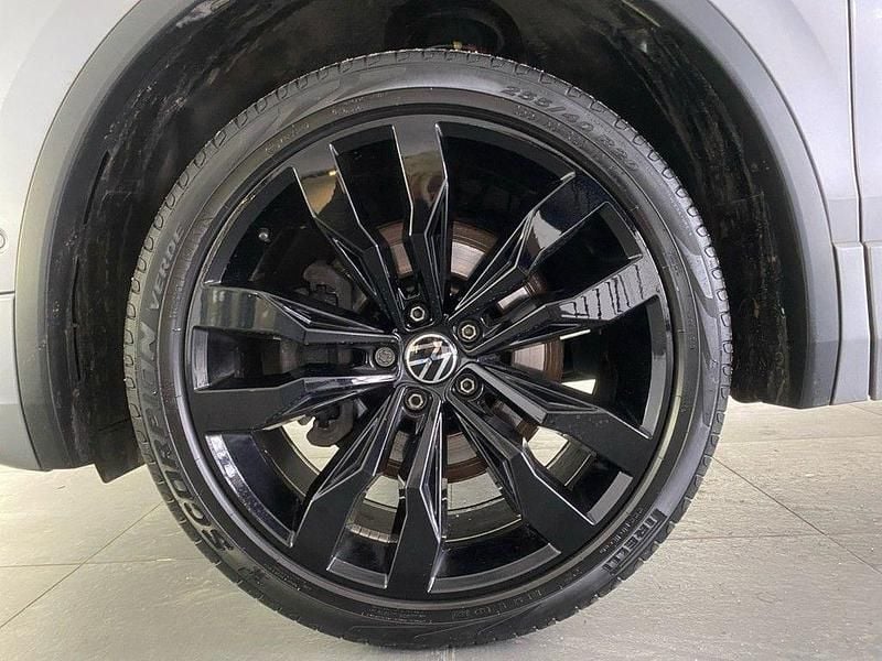 Gebraucht VW Tiguan Allspace R-line 200 PS (147 kW) 2023 Pyritsilber metallic SUV