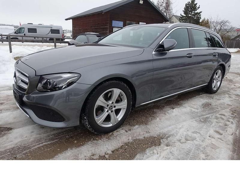 Gebraucht Mercedes E220 Avantgarde 194 PS (142 kW) 2017 Selenitgrau Kombi