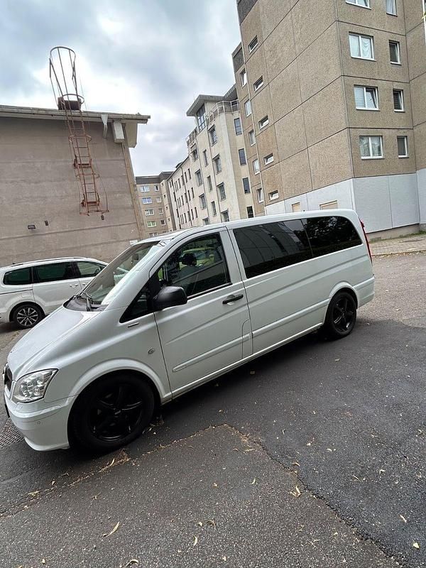 Weiß Gebraucht 2013 Mercedes Vito Van / Kleinbus | 17.000 € - Bild 1/4