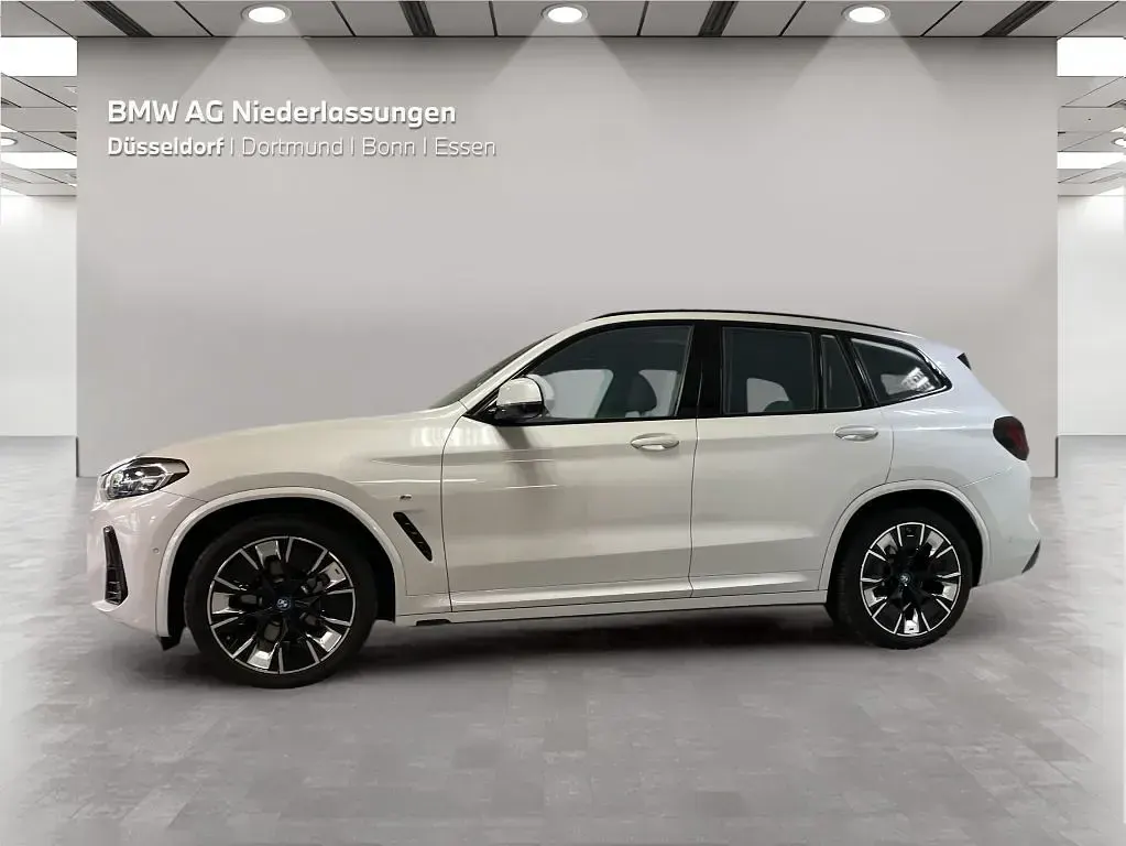 Gebraucht BMW iX3 Impressive 210 kW (286 PS) 2023 Weiß SUV