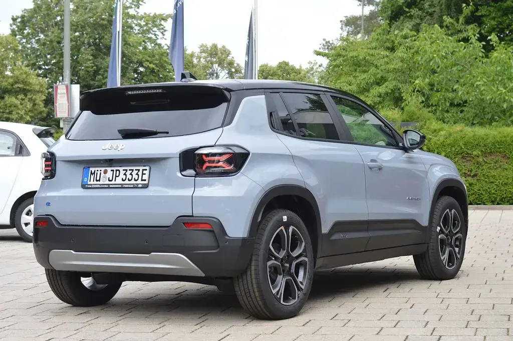 Neu Jeep Avenger EV Summit 114 kW (156 PS) 2026 Grau SUV