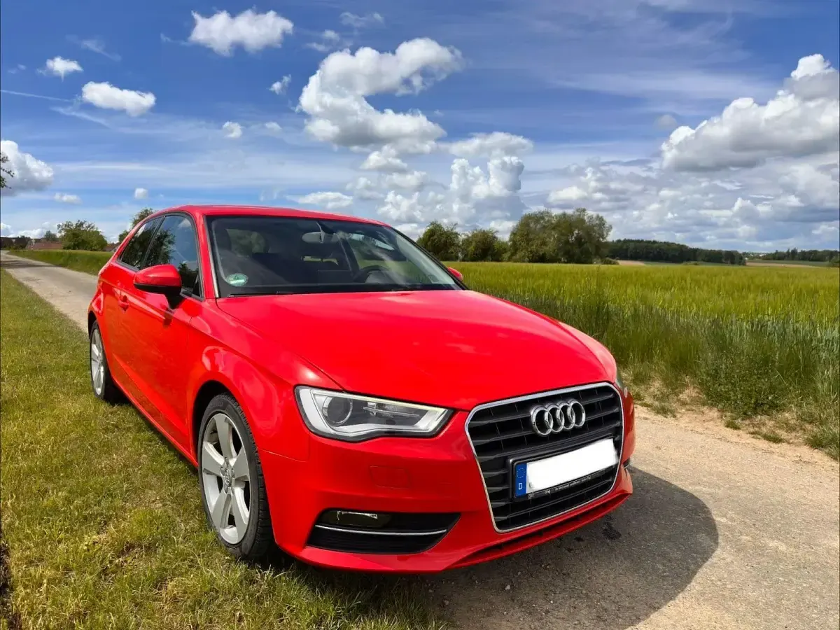 Gebraucht Audi A3 Attraction 150 PS (110 kW) 2015 Rot Limousine