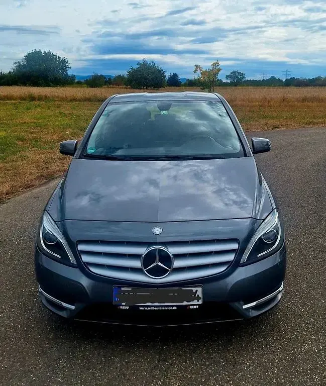 Gebraucht Mercedes B180 122 PS (89 kW) 2012 Grau Kleinwagen