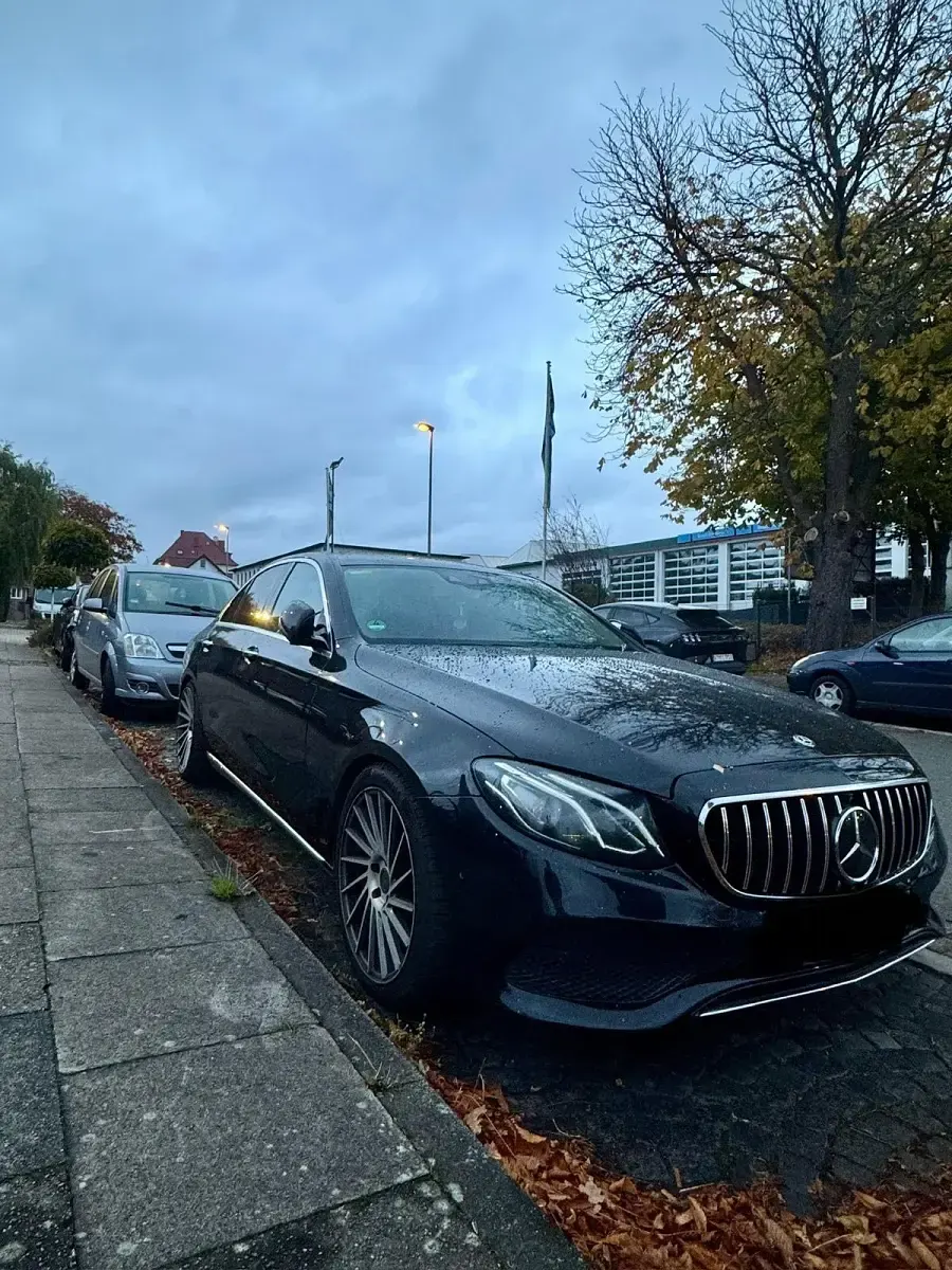 Gebraucht Mercedes E220 194 PS (142 kW) 2017 Schwarz Limousine