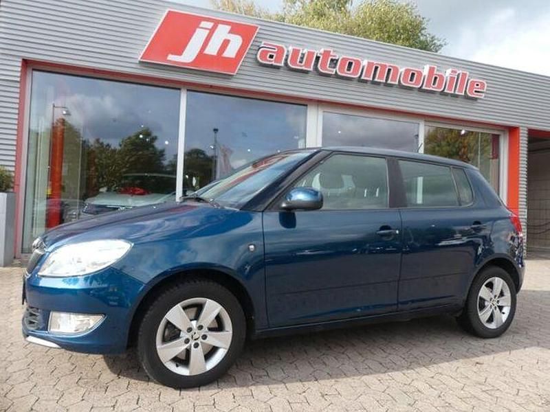 Blau Gebraucht 2013 Skoda Fabia Ambition Kleinwagen | 10.480 € (Teuer) - Bild 1/4