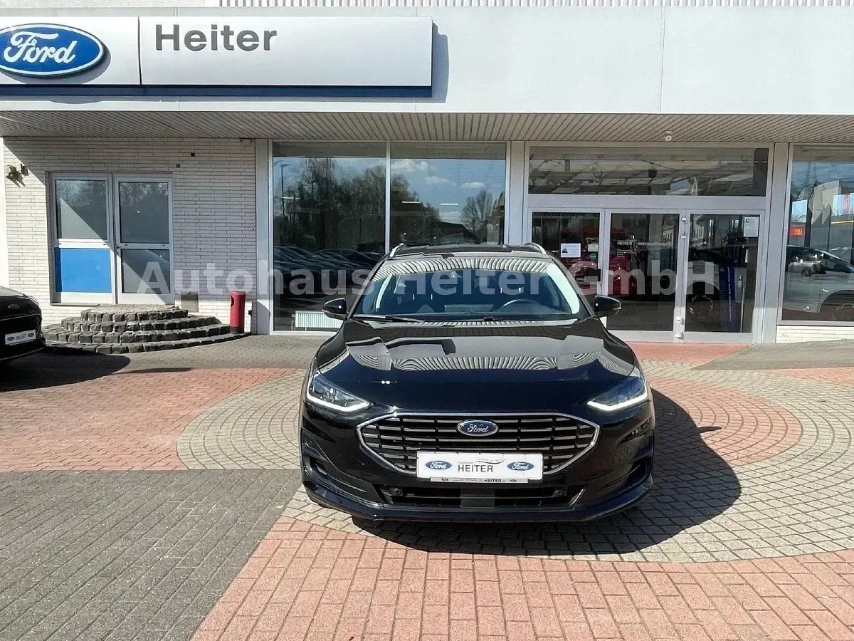 Używany Ford Focus Titanium 125 KM (91 kW) 2024 Czarny Kombi