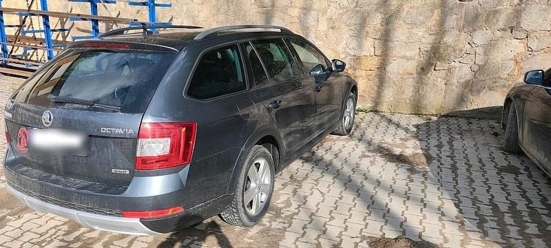Gebraucht Skoda Octavia Scout 150 PS (110 kW) 2015 Grau Kombi