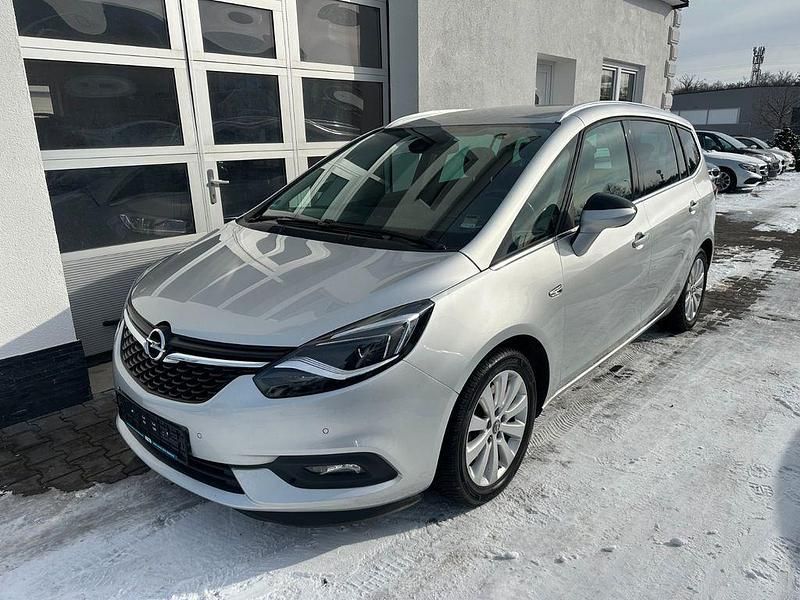 Gebraucht Opel Zafira Tourer Innovation 136 PS (100 kW) 2019 Argonsilber/sovereign/switchbl Van / Kleinbus
