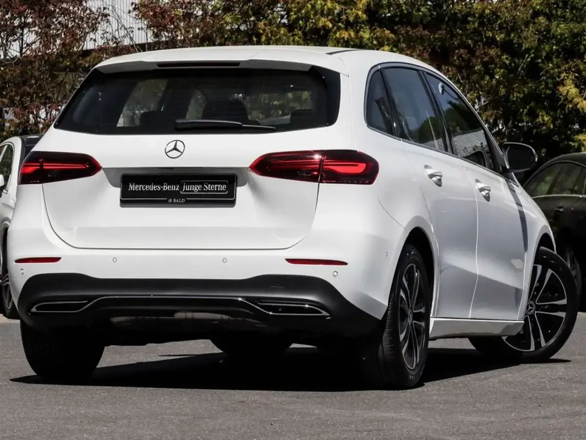 Gebraucht Mercedes B180 Progressive 136 PS (100 kW) 2025 Weiss unilack polarweiß Van / Kleinbus