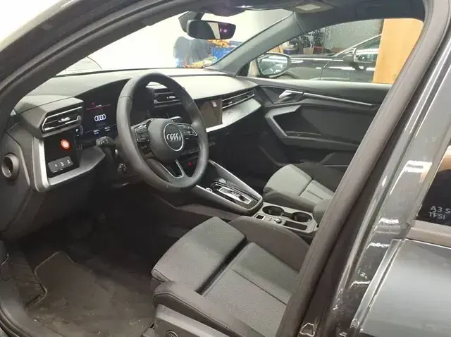 Używany Audi A3 Ambiente 150 KM (110 kW) 2026 Szary