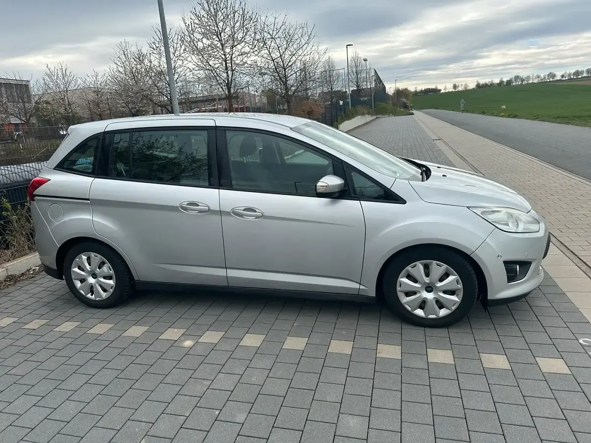 Używany Ford Grand C-Max 140 KM (102 kW) 2012 Srebrny Minivan