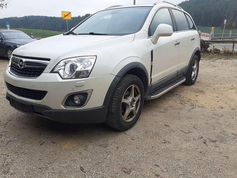 Weiß Gebraucht 2011 Opel Antara Design Edition SUV | 3.990 € (Superpreis) - Bild 1/4
