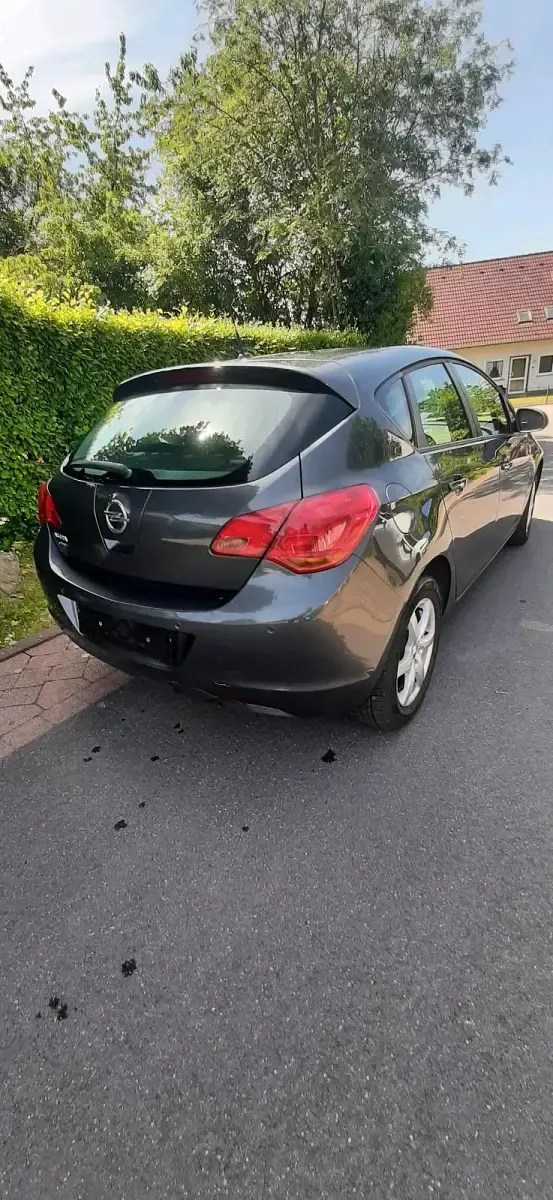 Gebraucht Opel Astra 116 PS (85 kW) 2010 Grau Limousine