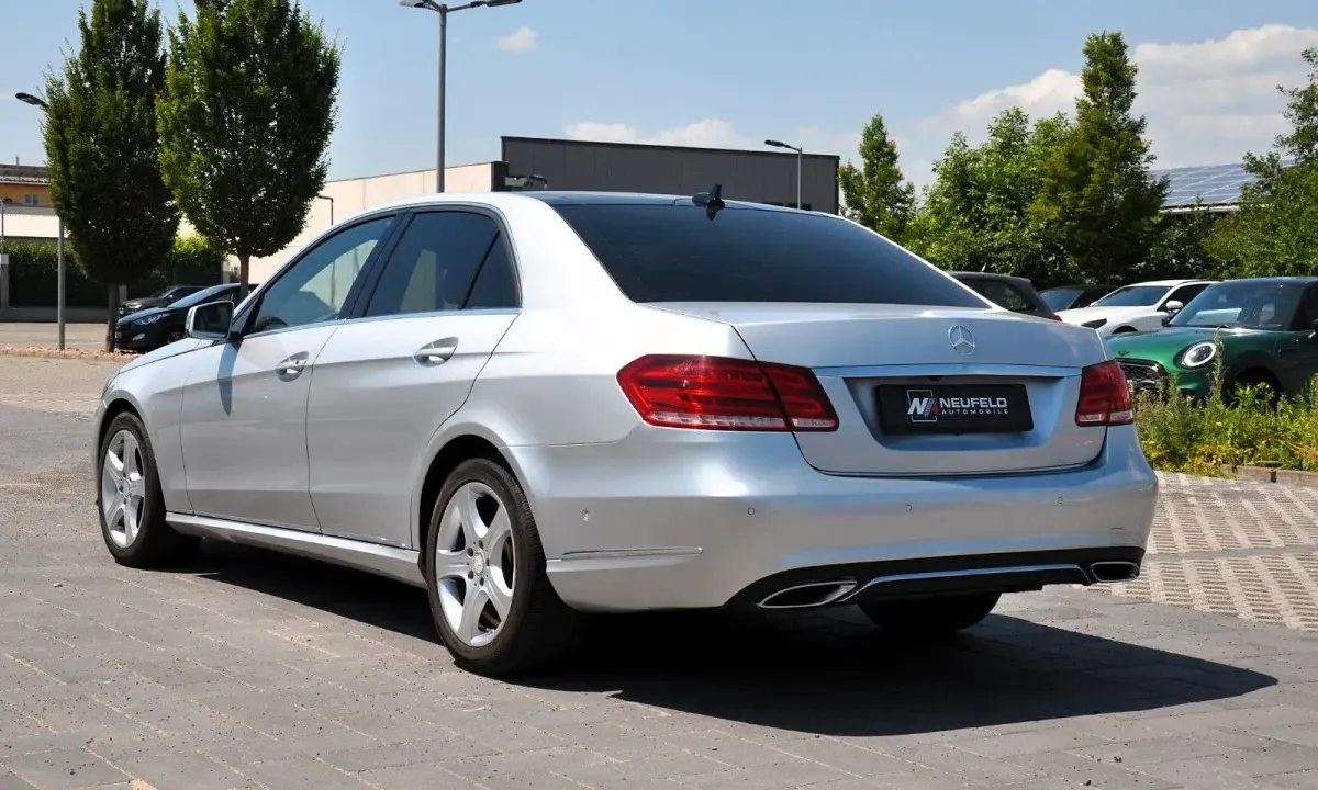 Gebraucht Mercedes E250 204 PS (150 kW) 2014 Silber Limousine
