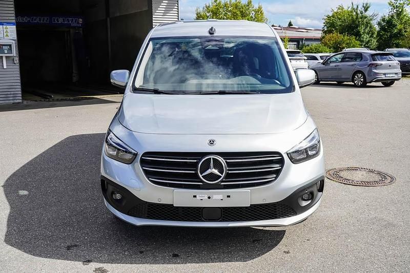 Helvin silber metallic () Neu 2025 Mercedes 180 Progressive Limousine | 35.279 € (Fairer Preis) - Bild 1/4