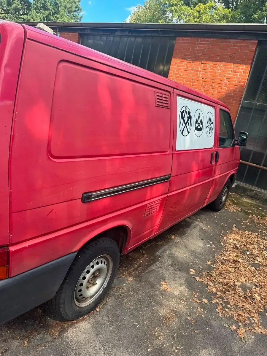 Gebraucht VW T4 102 PS (75 kW) 2002 Rot Van