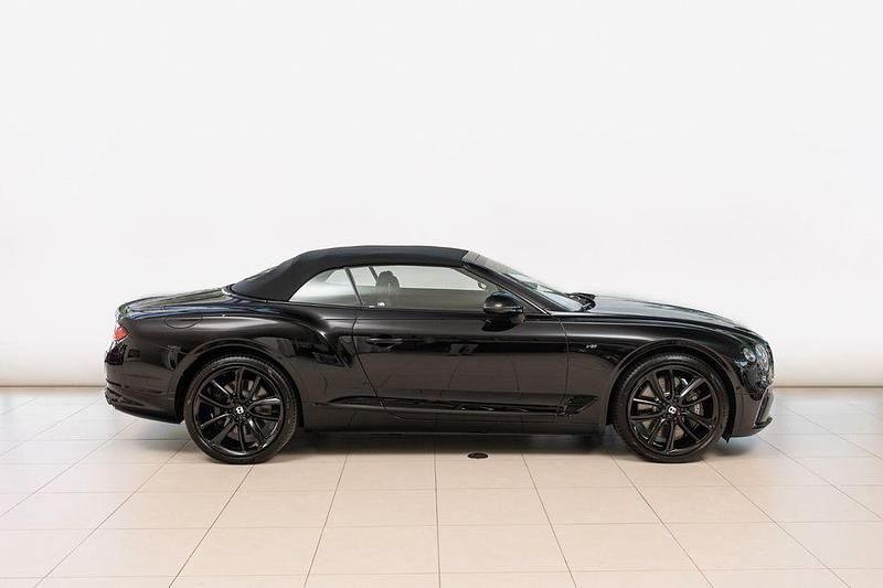 Neu Bentley Continental 551 PS (405 kW) 2025 Schwarz Limousine