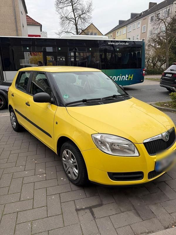 Gebraucht Skoda Fabia 69 PS (50 kW) 2009 Gelb Limousine
