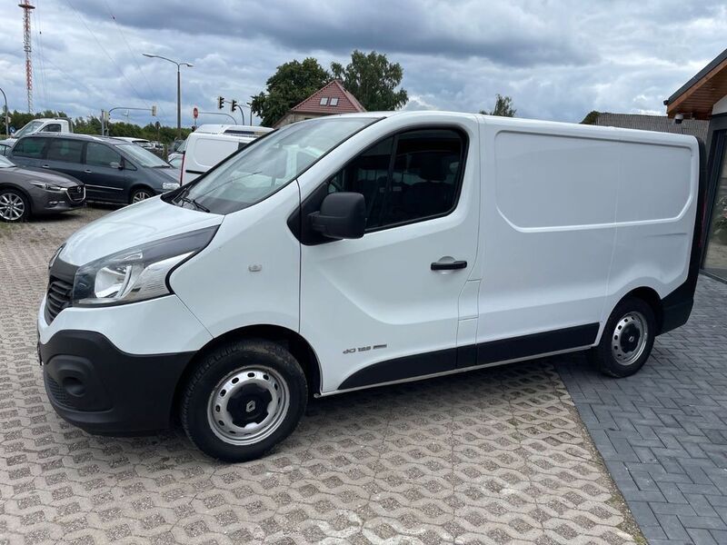 Gebraucht Renault Trafic Komfort 145 PS (106 kW) 2016 Weiß Van / Kleinbus