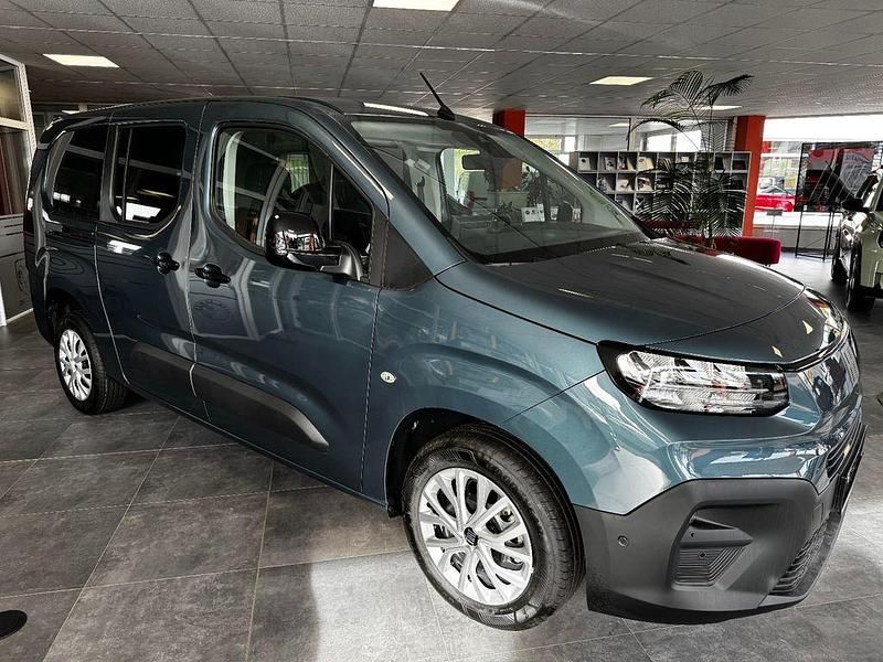 Grün Neu 2025 Fiat Doblò Van / Kleinbus | 30.890 € (Etwas zu teuer) - Bild 1/4