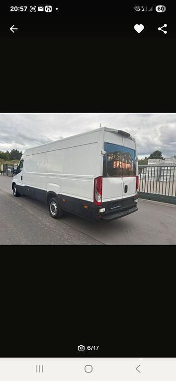 Gebraucht Iveco Daily 118 PS (86 kW) 2017 Weiß Limousine