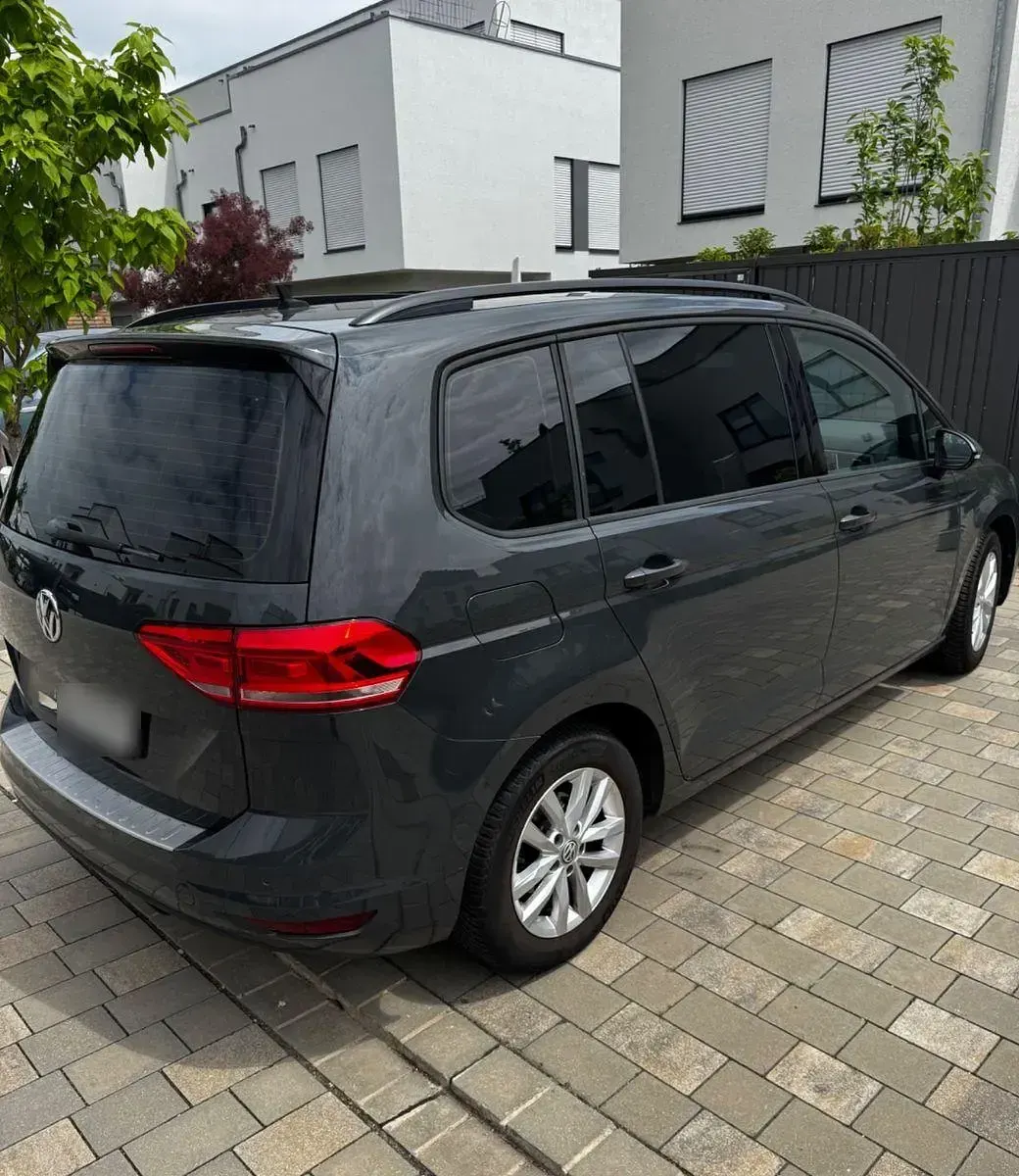 Gebraucht VW Touran Comfortline 116 PS (85 kW) 2017 Grau Van / Kleinbus