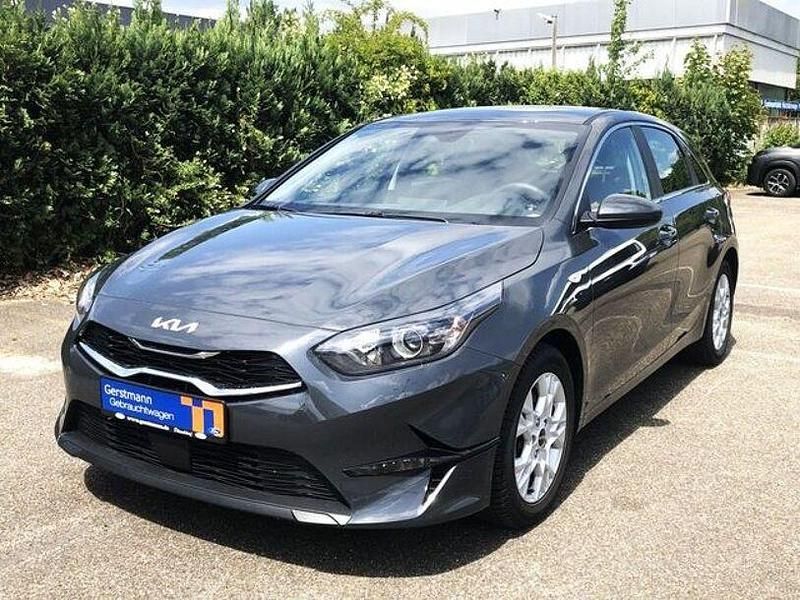 Pentametal metallic Gebraucht 2024 Kia Ceed Vision Limousine | 21.780 € (Guter Preis) - Bild 1/4