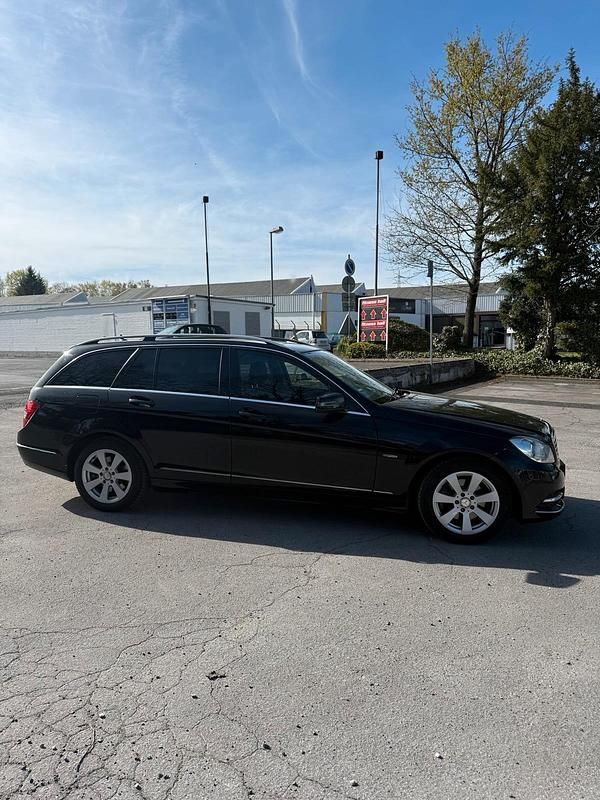 Gebraucht Mercedes C250 204 PS (150 kW) 2011 Schwarz Kombi