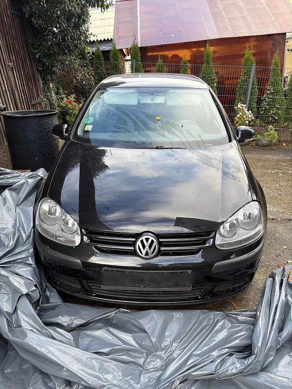Schwarz Gebraucht 2003 VW Golf V Kleinwagen | 2.500 € (Fairer Preis) - Bild 1/4