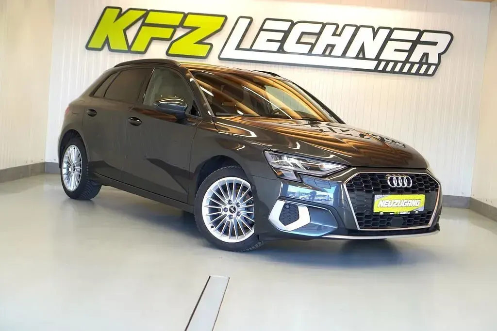 Gebraucht Audi A3 Advanced 116 PS (85 kW) 2022 Grau Limousine
