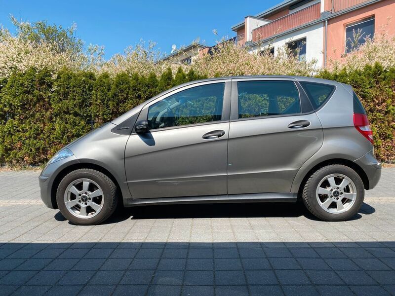 Grau Gebraucht 2006 Mercedes A150 Avantgarde Van / Kleinbus | 2.900 € (Guter Preis) - Bild 1/4