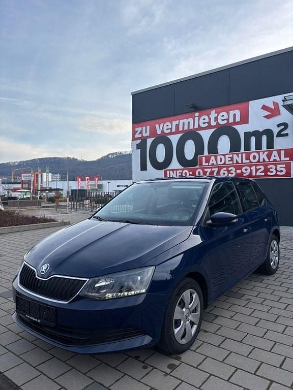 Blau Gebraucht 2015 Skoda Fabia Ambition Limousine | 5.980 € (Superpreis) - Bild 1/4