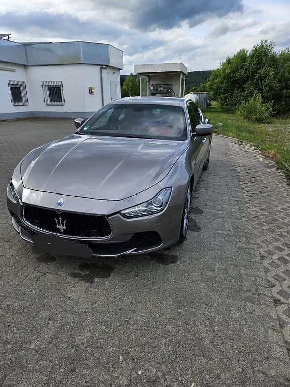 Grau Gebraucht 2016 Maserati Ghibli Coupé | 30.980 € (Fairer Preis) - Bild 1/4