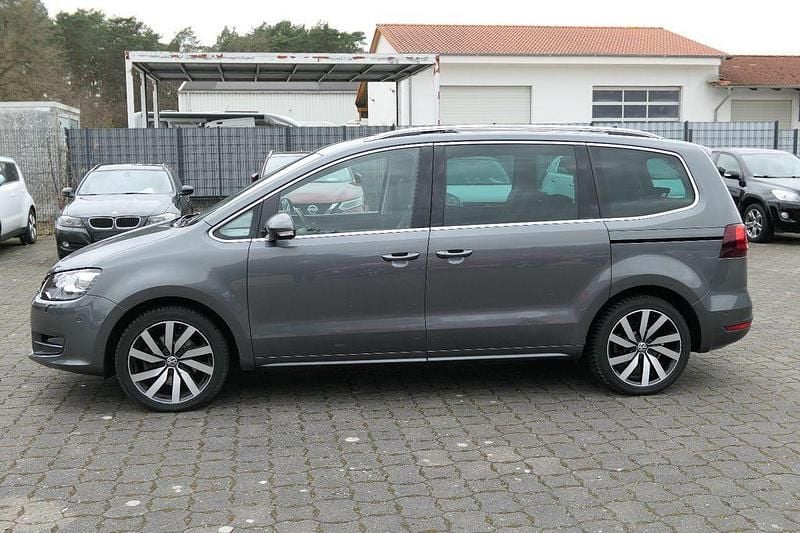 Gebraucht VW Sharan Highline 150 PS (110 kW) 2021 Grau Van / Kleinbus