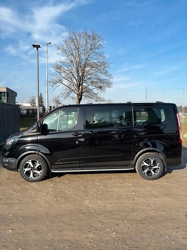 Gebraucht Ford Tourneo Active 130 PS (95 kW) 2023 Schwarz Van / Kleinbus