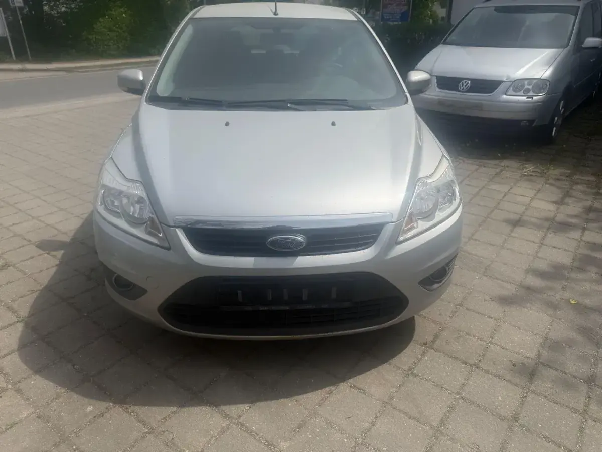 Gebraucht Ford Focus Style 145 PS (106 kW) 2010 Silber Limousine