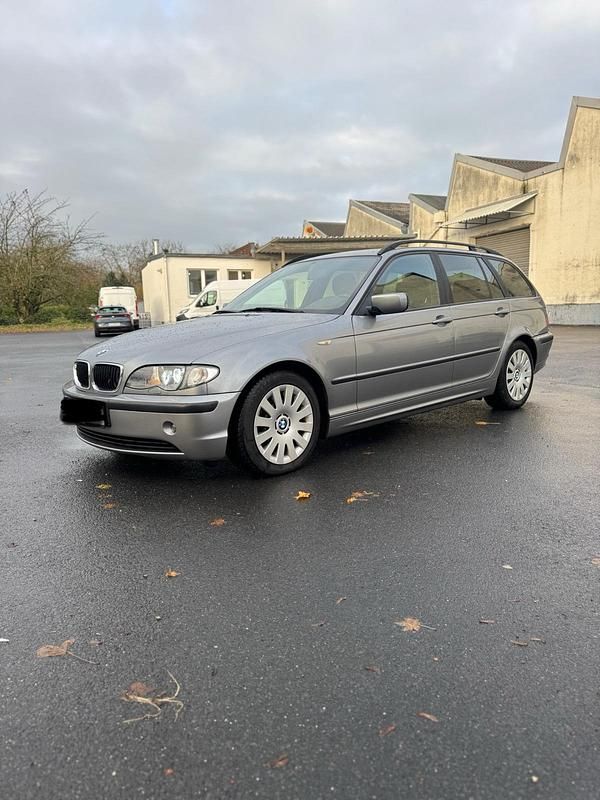 Grau Gebraucht 2004 BMW 316 Kombi | 3.200 € - Bild 1/4