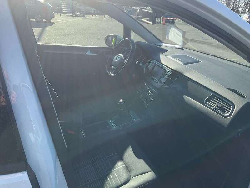 Weiß Gebraucht 2015 VW Golf VII LOUNGE Limousine | 9.999 € (Superpreis) - Bild 1/4