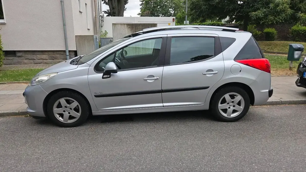 Gebraucht Peugeot 207 90 PS (66 kW) 2009 Silber Kombi