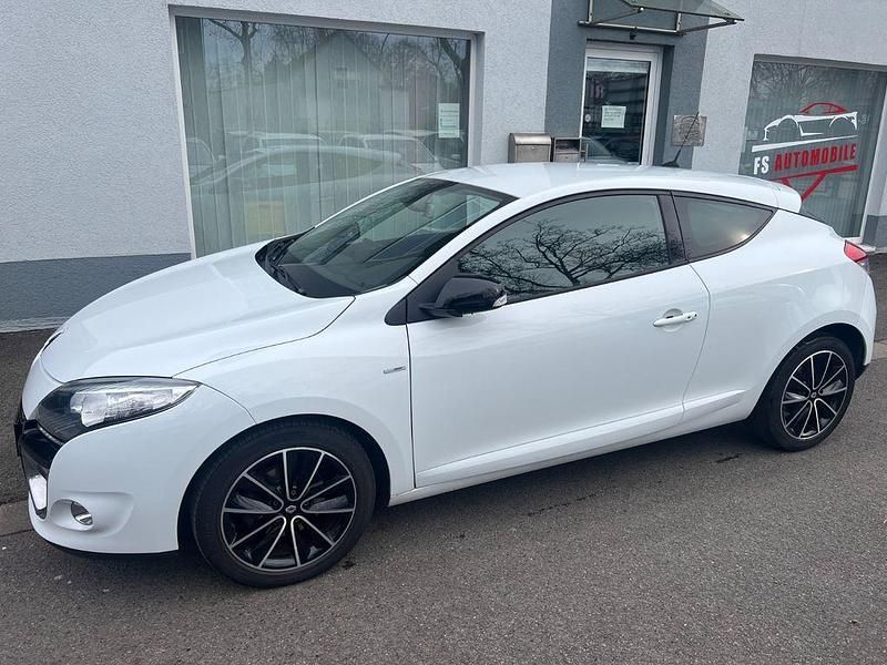 Gebraucht Renault Mégane Bose Edition 116 PS (85 kW) 2014 Gletscherweiss Coupé