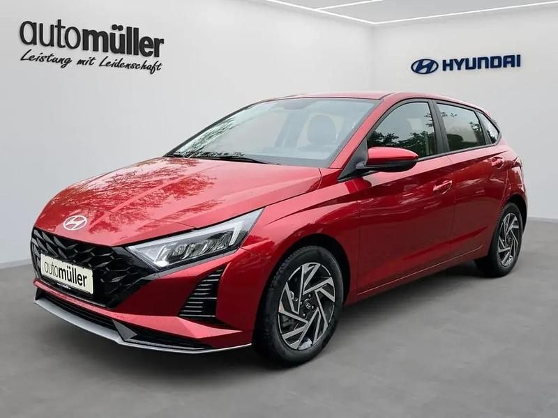 Rot dragon red / met Neu 2026 Hyundai i20 Trend Kleinwagen | 22.688 € (Fairer Preis) - Bild 1/1