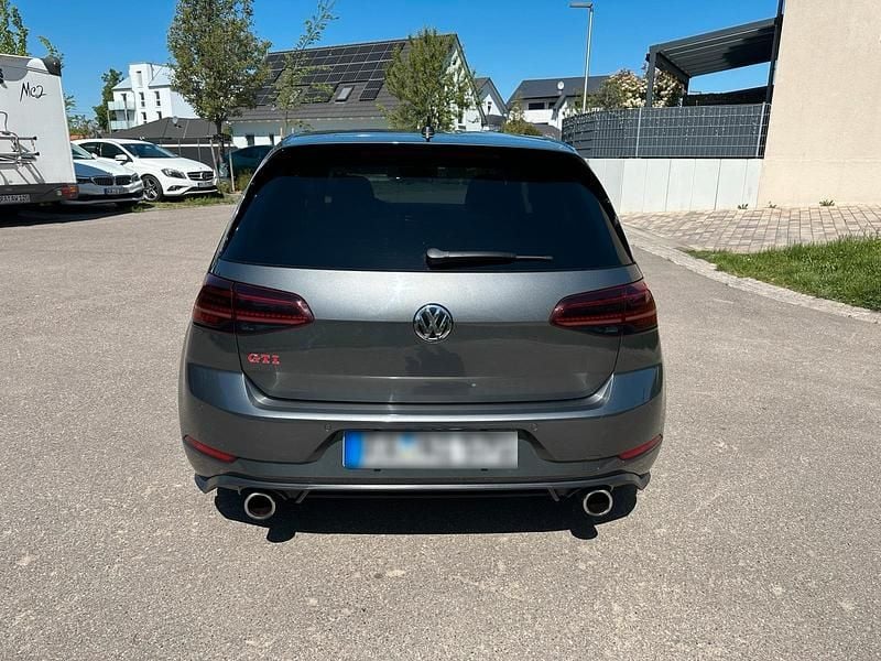 Second-hand VW Golf VII GTI 300 CP (220 kW) 2017 Gri Berlinǎ