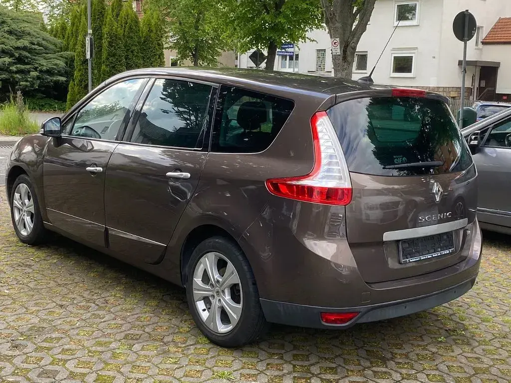Gebraucht Renault Grand Scénic III Dynamique 131 PS (96 kW) 2011 Braun Van / Kleinbus
