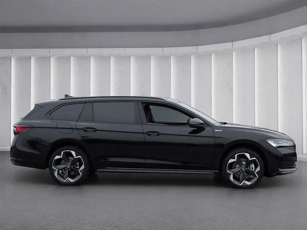 Neu Skoda Superb SportLine 204 PS (150 kW) 2026 Grau Kombi