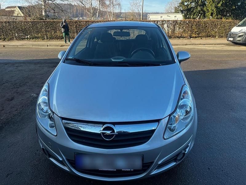 Second-hand Opel Corsa 59 CP (43 kW) 2007 Argintiu Hatchback